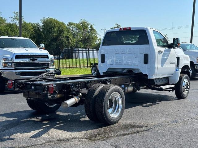 2024 Chevrolet Silverado Chassis Cab Vehicle Photo in COLUMBIA, MO 65203-3903