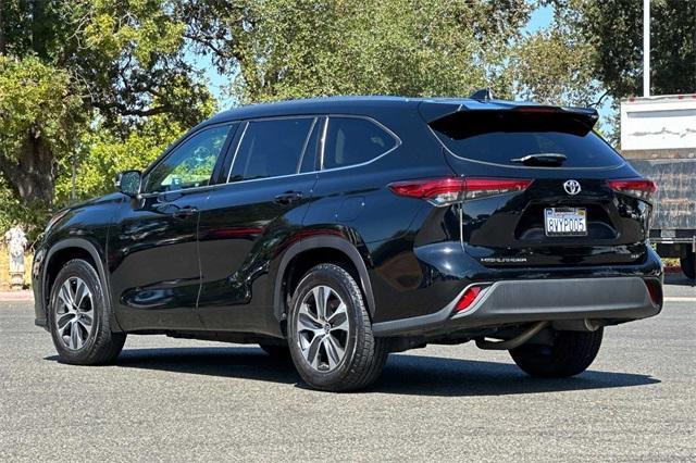 2020 Toyota Highlander Vehicle Photo in ELK GROVE, CA 95757-8703