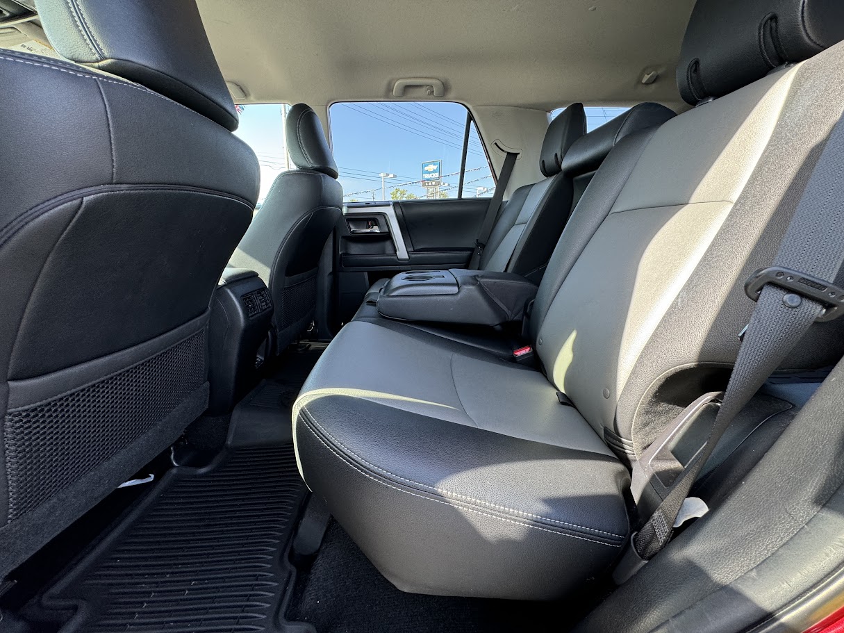 2020 Toyota 4Runner Vehicle Photo in BOONVILLE, IN 47601-9633