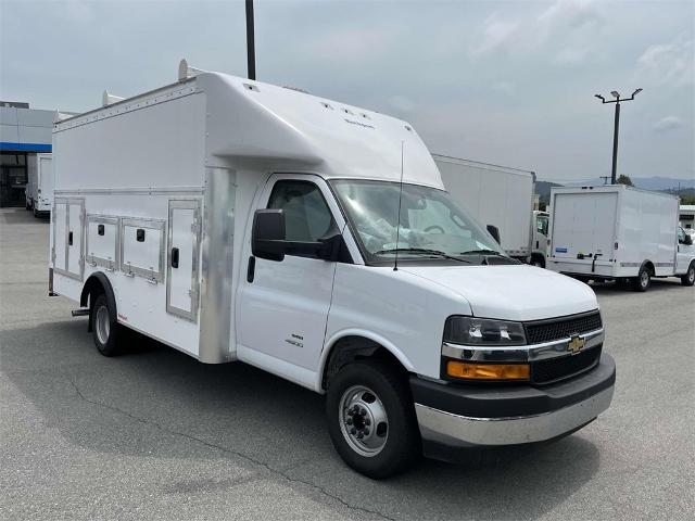 2024 Chevrolet Express Cutaway 4500 Vehicle Photo in ALCOA, TN 37701-3235