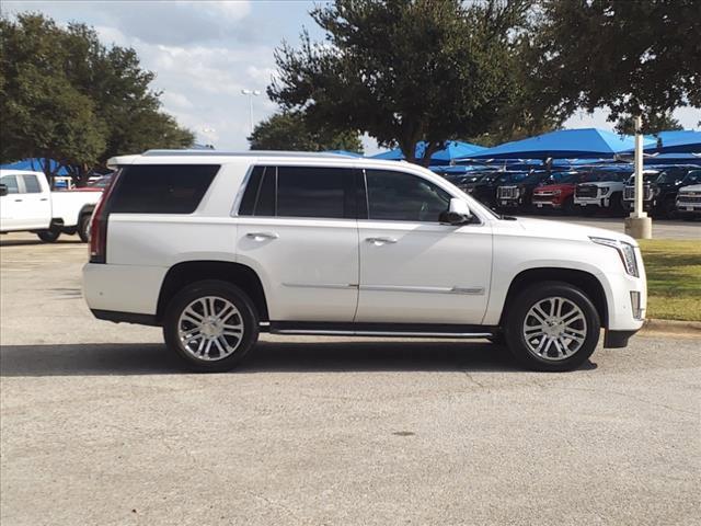 2017 Cadillac Escalade Vehicle Photo in DENTON, TX 76210-9321