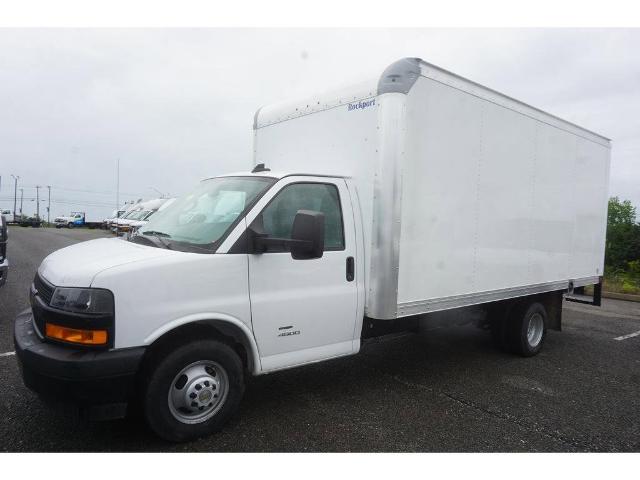 2023 Chevrolet Express Cutaway 4500 Vehicle Photo in ALCOA, TN 37701-3235