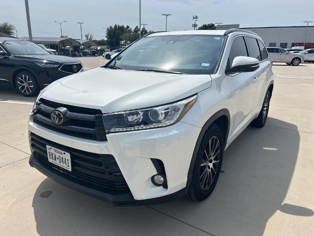 2018 Toyota Highlander Vehicle Photo in Grapevine, TX 76051