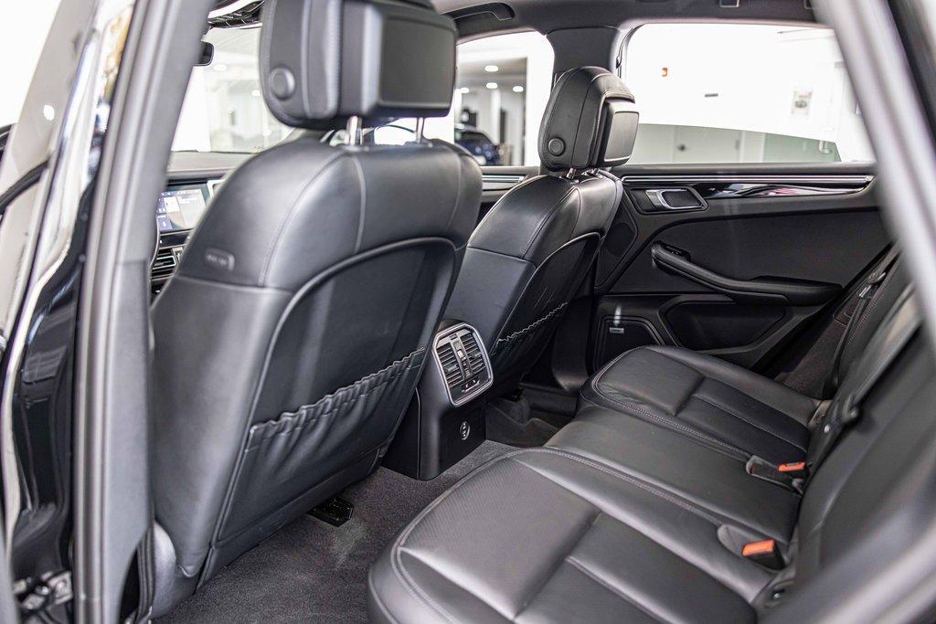 2022 Porsche Macan Vehicle Photo in Saint Charles, IL 60174