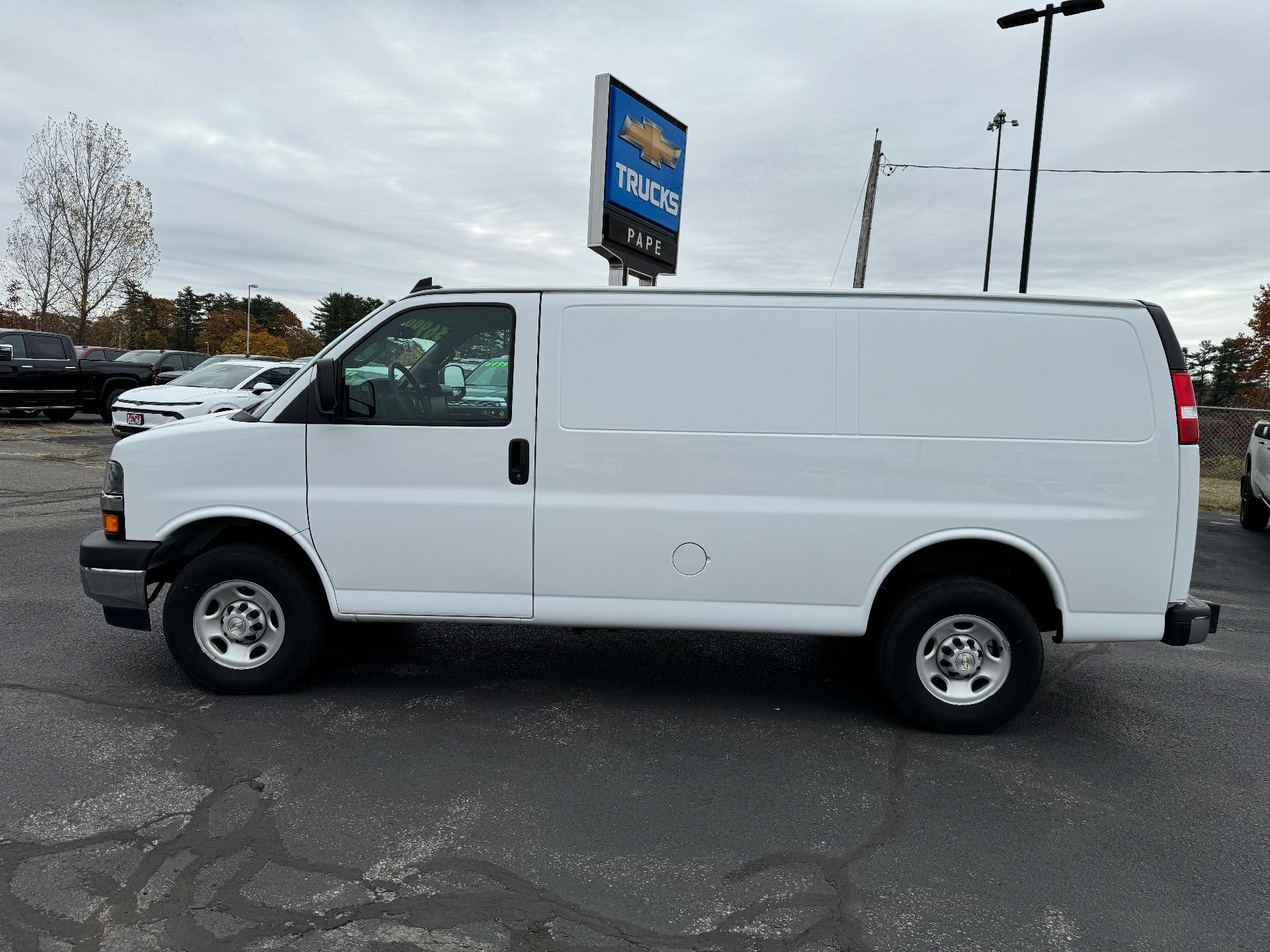 2022 Chevrolet Express Cargo 2500 Vehicle Photo in SOUTH PORTLAND, ME 04106-1997