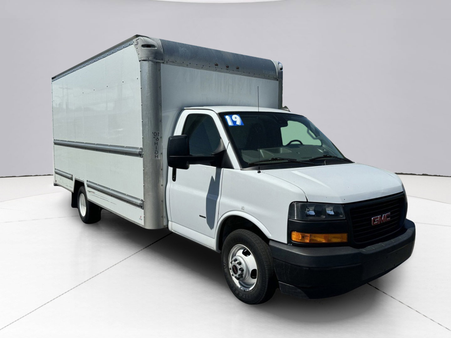 2019 GMC Savana Commercial Cutaway Vehicle Photo in LEOMINSTER, MA 01453-2952