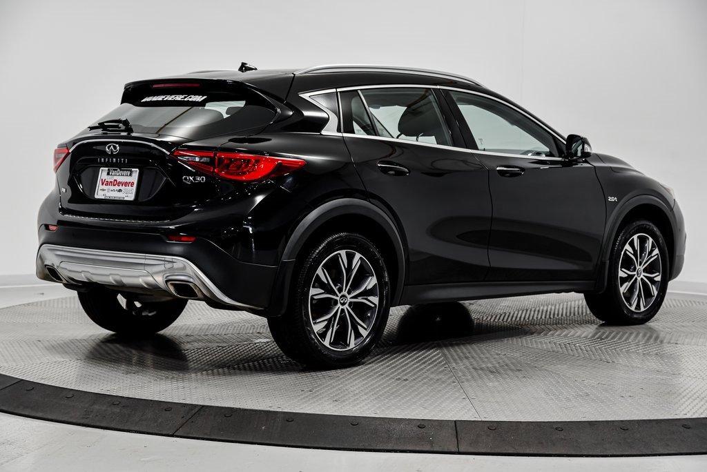 2017 INFINITI QX30 Vehicle Photo in AKRON, OH 44320-4088