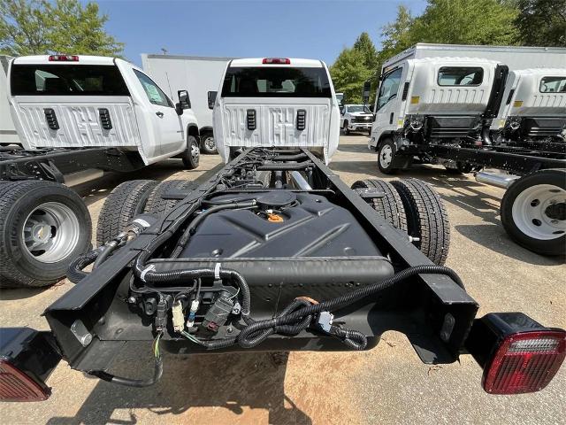 2024 Chevrolet Silverado 3500 HD Chassis Cab Vehicle Photo in ALCOA, TN 37701-3235