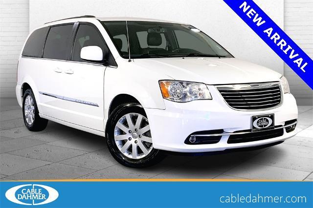 2016 Chrysler Town & Country Vehicle Photo in Lees Summit, MO 64086