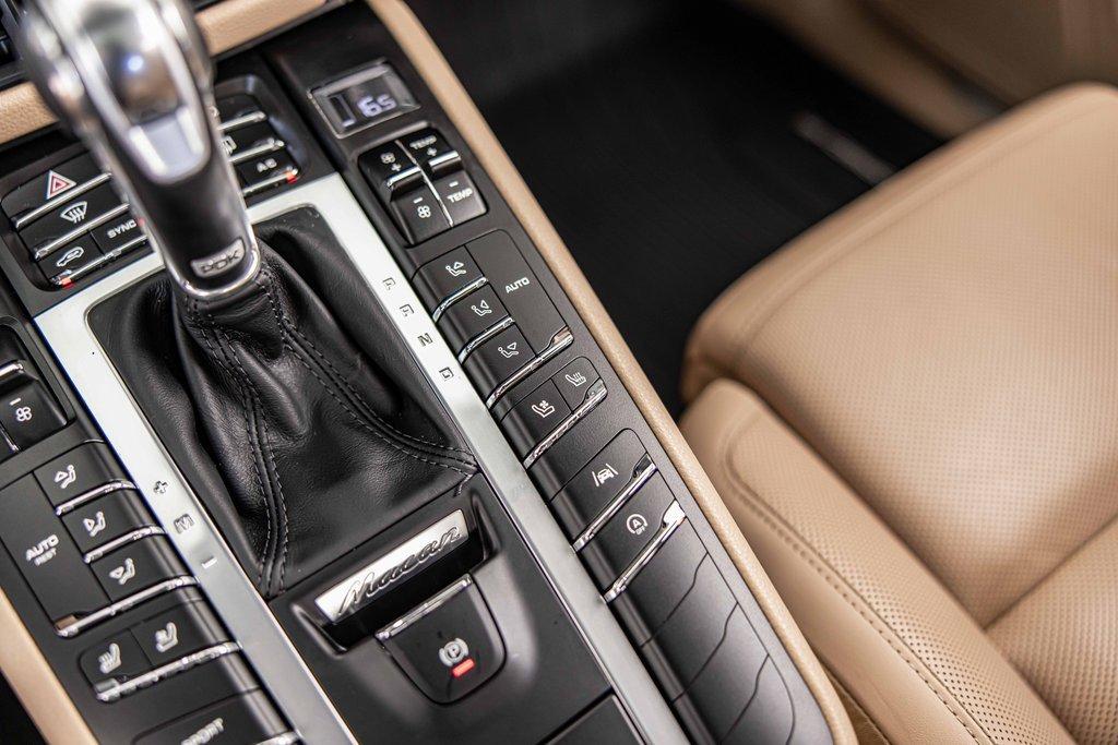 2021 Porsche Macan Vehicle Photo in Saint Charles, IL 60174