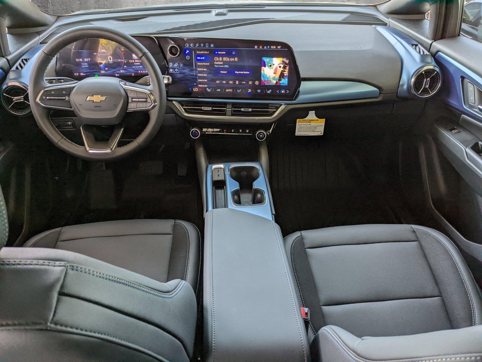 2024 Chevrolet Equinox EV Vehicle Photo in VALENCIA, CA 91355-1705