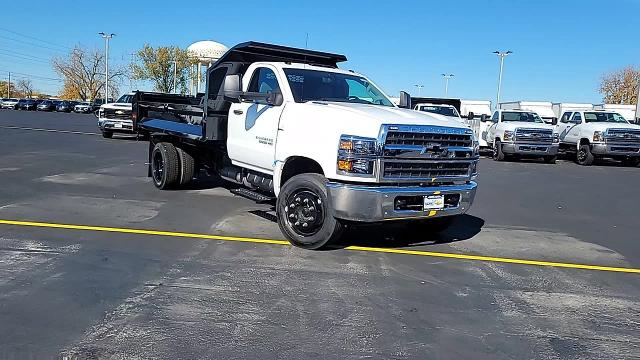 2024 Chevrolet Silverado Chassis Cab Vehicle Photo in JOLIET, IL 60435-8135