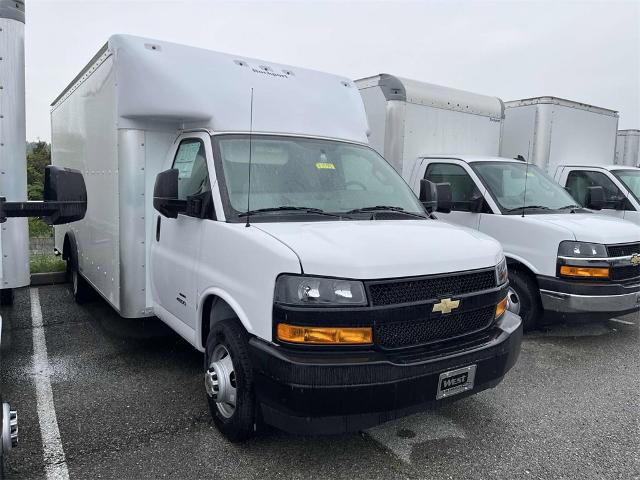 2023 Chevrolet Express Cutaway 4500 Vehicle Photo in ALCOA, TN 37701-3235