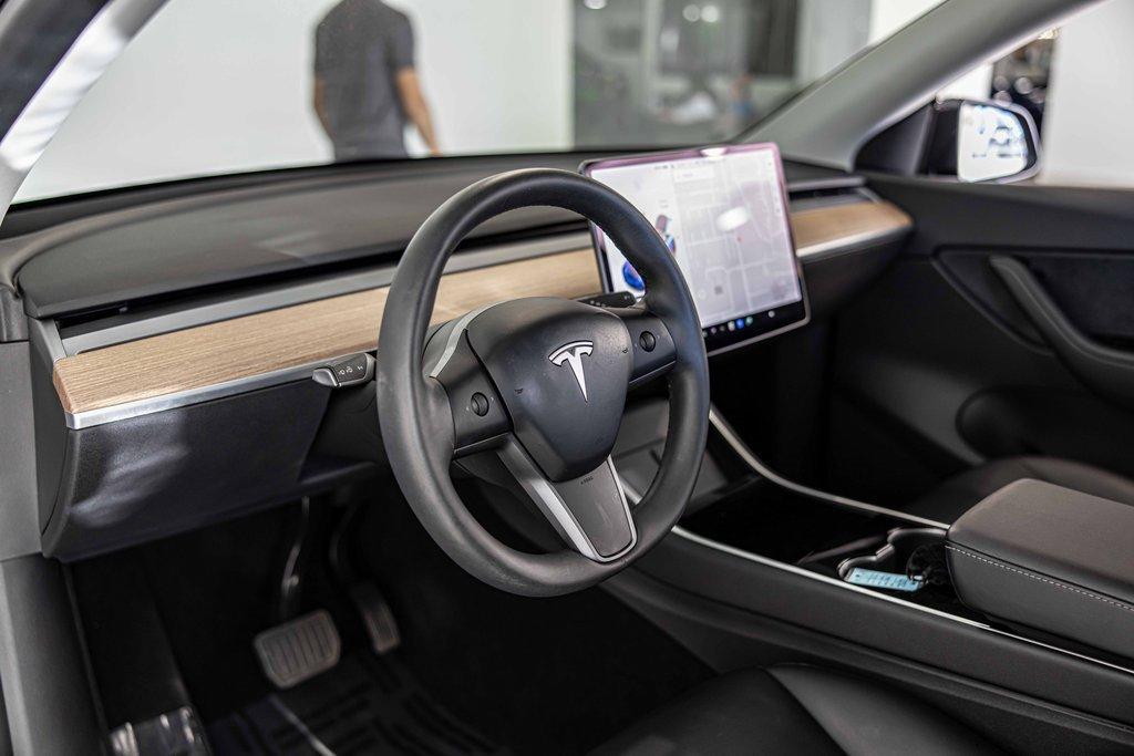 2020 Tesla Model Y Vehicle Photo in Saint Charles, IL 60174