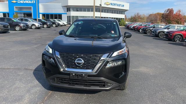 2021 Nissan Rogue Vehicle Photo in MOON TOWNSHIP, PA 15108-2571