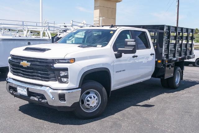 2024 Chevrolet Silverado 3500 HD CC Vehicle Photo in VENTURA, CA 93003-8585