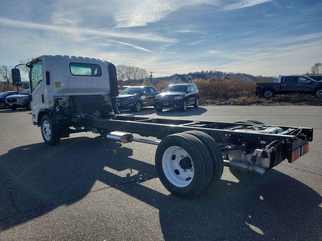 2024 Chevrolet Low Cab Forward 4500 Vehicle Photo in DANBURY, CT 06810-5034