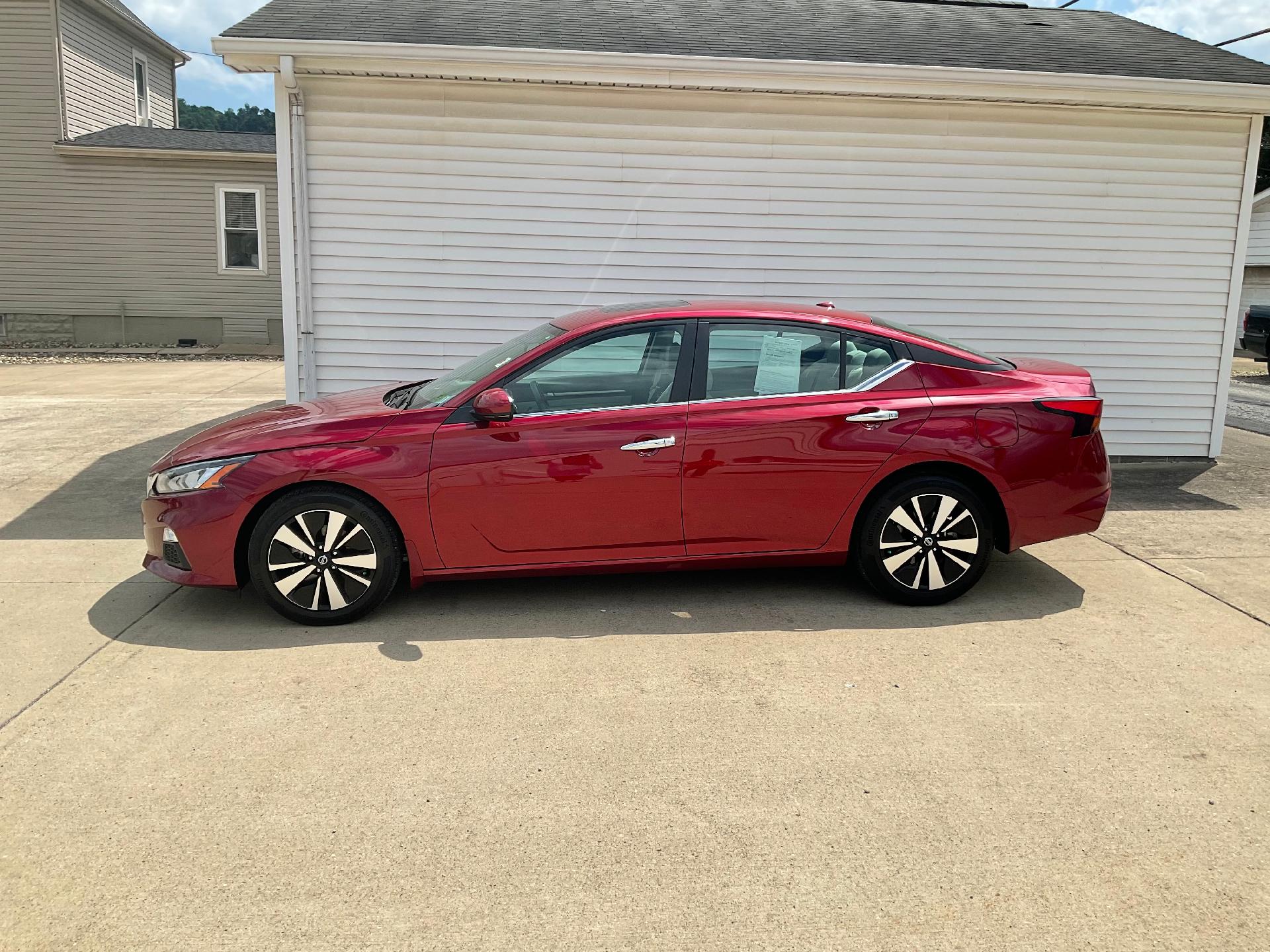 Used 2022 Nissan Altima SV with VIN 1N4BL4DV4NN334805 for sale in Moundsville, WV