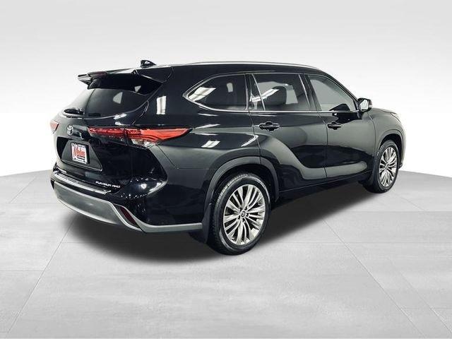 2021 Toyota Highlander Vehicle Photo in MEDINA, OH 44256-9631