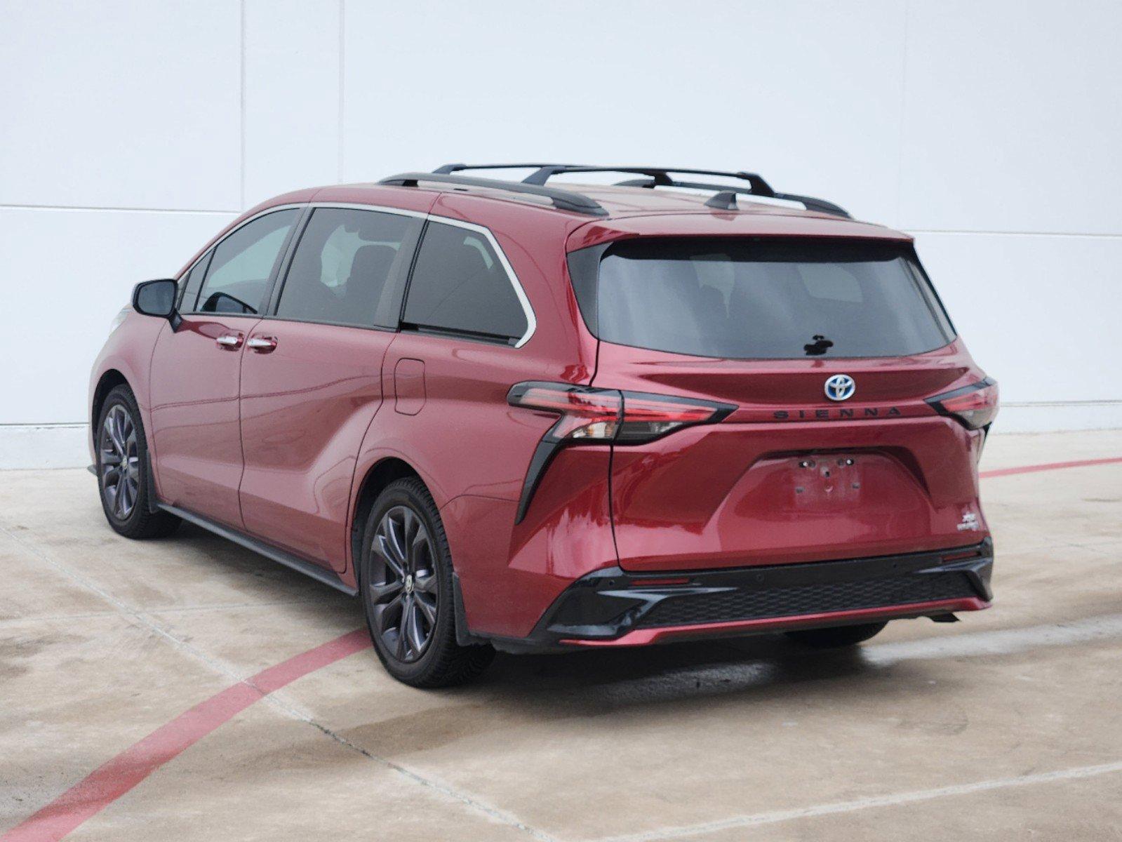 2022 Toyota Sienna Vehicle Photo in GRAPEVINE, TX 76051-8302