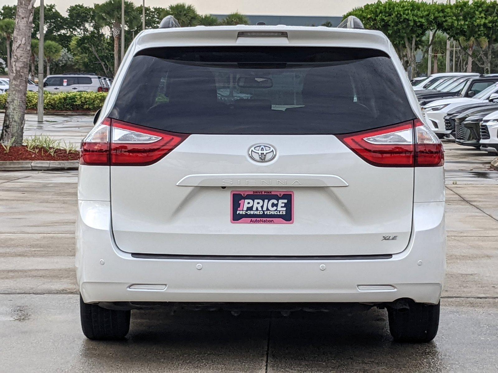 2017 Toyota Sienna Vehicle Photo in Davie, FL 33331