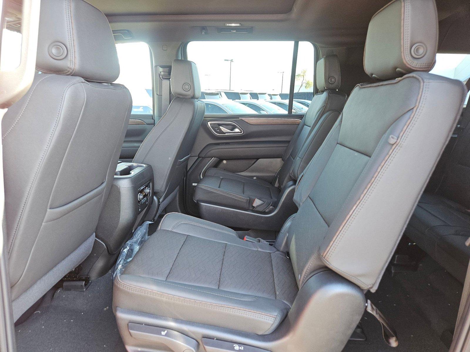 2024 Chevrolet Suburban Vehicle Photo in PEORIA, AZ 85382-3715