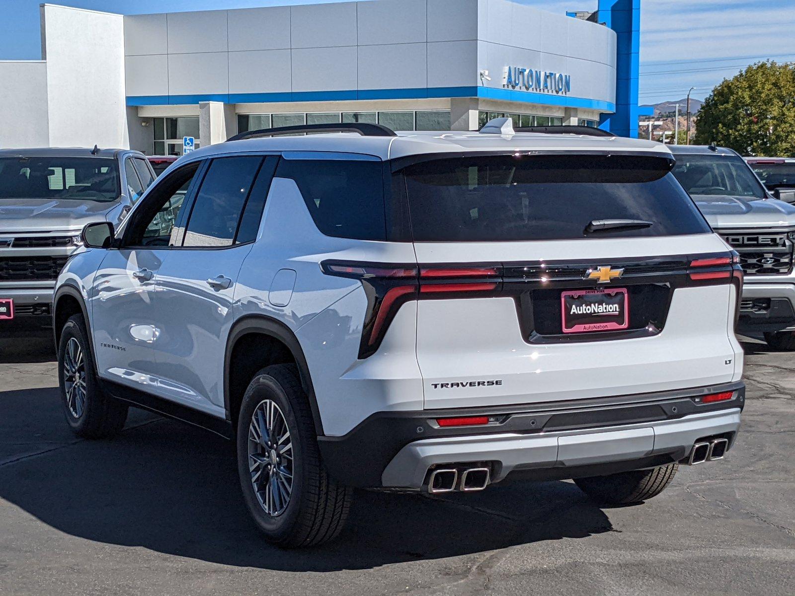 2024 Chevrolet Traverse Vehicle Photo in VALENCIA, CA 91355-1705