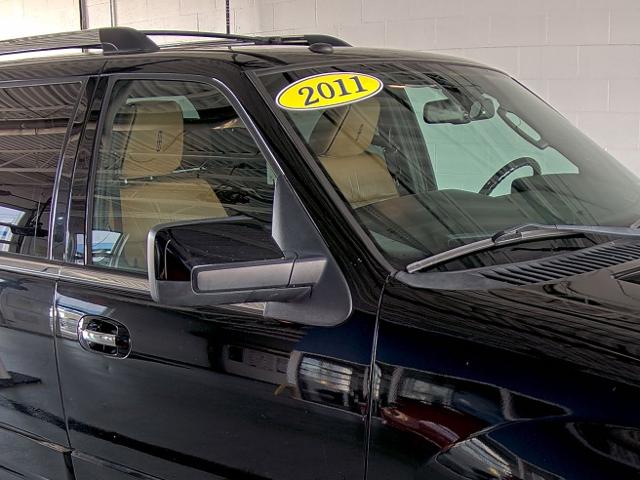 2011 Lincoln Navigator Vehicle Photo in WENTZVILLE, MO 63385-1017