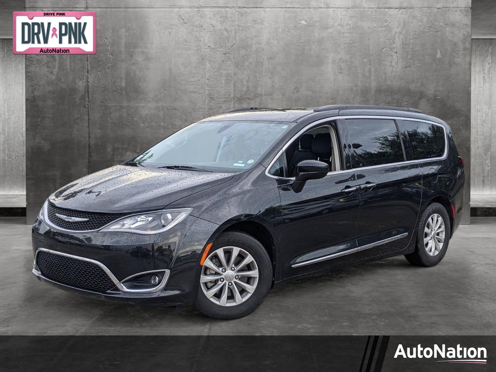 2017 Chrysler Pacifica Vehicle Photo in PEMBROKE PINES, FL 33024-6534