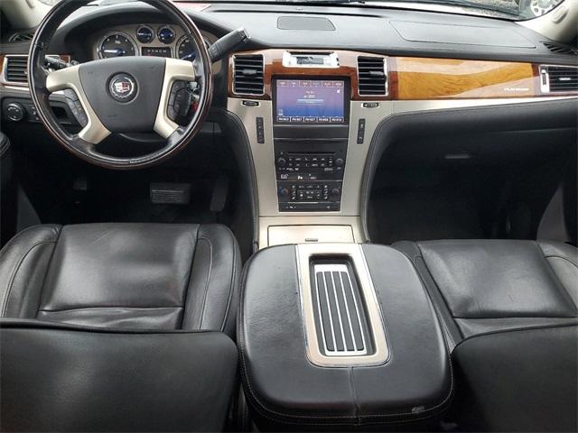 2012 Cadillac Escalade Vehicle Photo in GRAND BLANC, MI 48439-8139