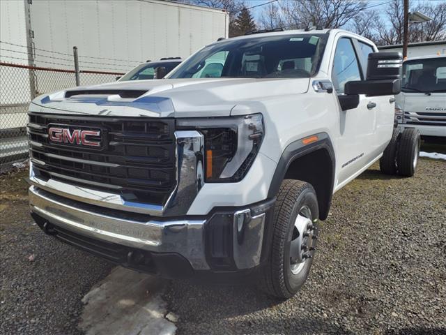 2024 GMC Sierra 3500 HD Chassis Cab Vehicle Photo in LYNDHURST, NJ 07071-2008