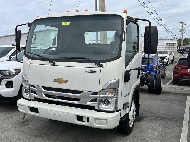 2024 Chevrolet Low Cab Forward 4500 Vehicle Photo in ALCOA, TN 37701-3235