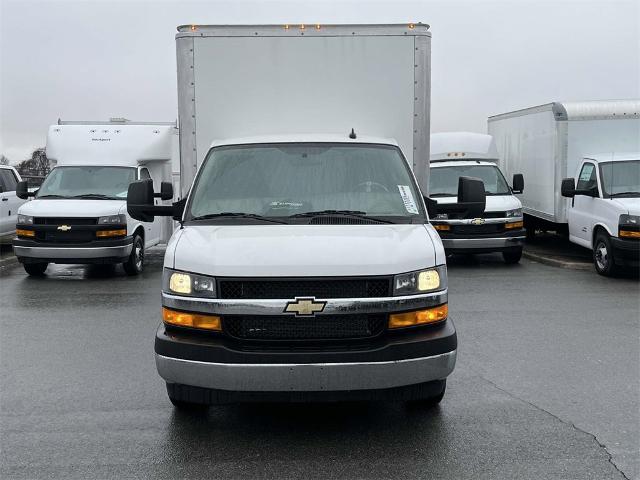 2023 Chevrolet Express Cutaway 3500 Vehicle Photo in ALCOA, TN 37701-3235