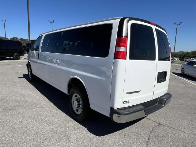 2020 Chevrolet Express Passenger 3500 Vehicle Photo in ALCOA, TN 37701-3235