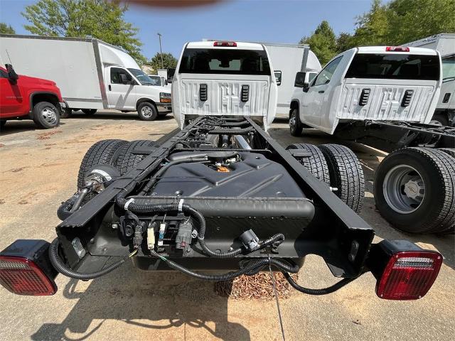 2024 Chevrolet Silverado 3500 HD Chassis Cab Vehicle Photo in ALCOA, TN 37701-3235