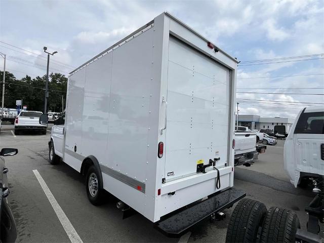 2024 Chevrolet Express Cutaway 3500 Vehicle Photo in ALCOA, TN 37701-3235