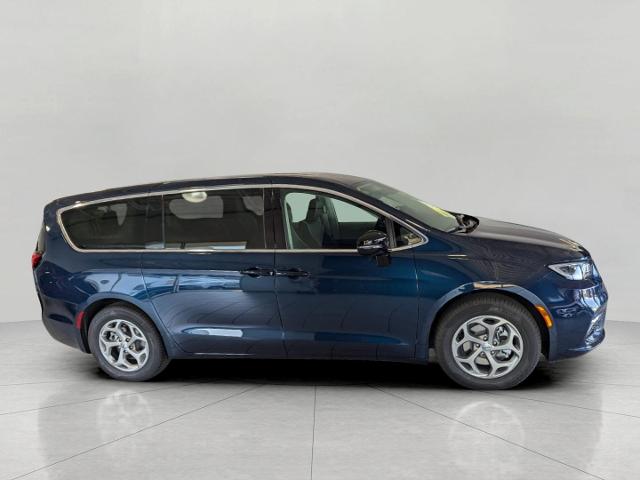 2024 Chrysler Pacifica Vehicle Photo in Oshkosh, WI 54901