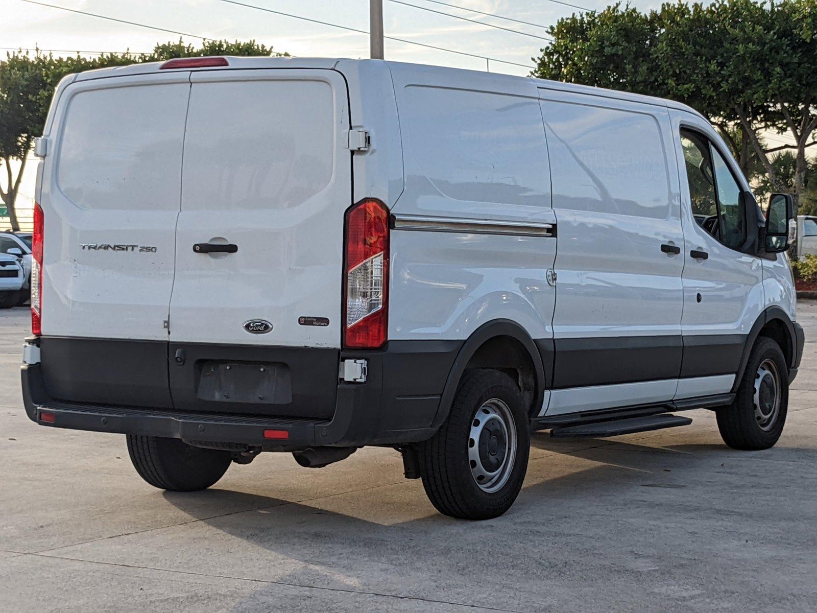 2019 Ford Transit Van Vehicle Photo in Davie, FL 33331