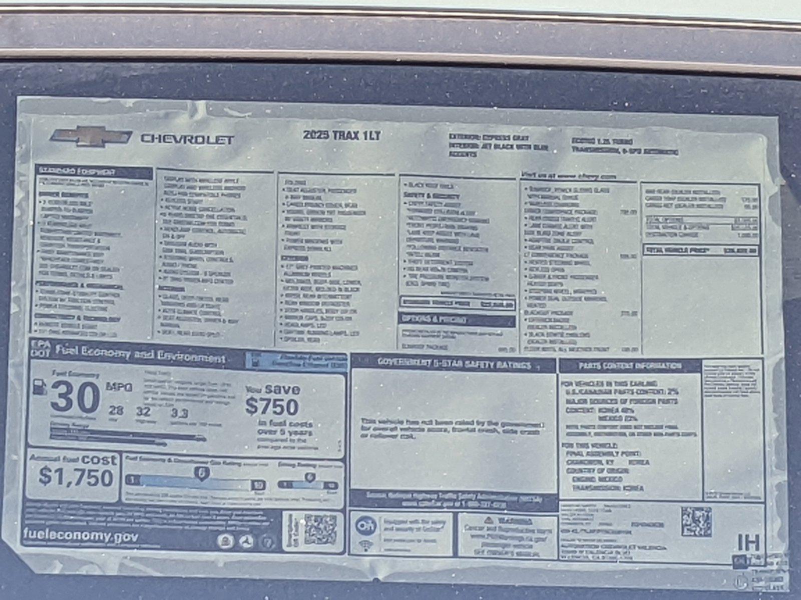 2025 Chevrolet Trax Vehicle Photo in VALENCIA, CA 91355-1705