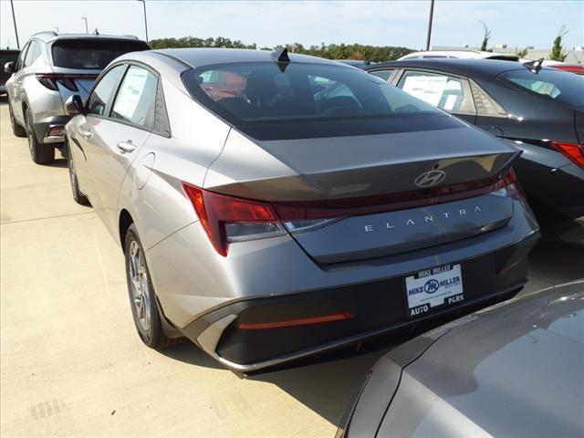 2024 Hyundai ELANTRA Vehicle Photo in Peoria, IL 61615