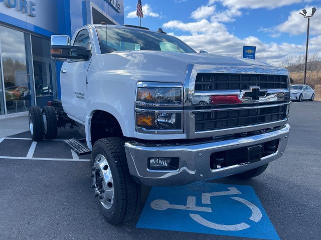 2024 Chevrolet Silverado Chassis Cab Vehicle Photo in GARDNER, MA 01440-3110