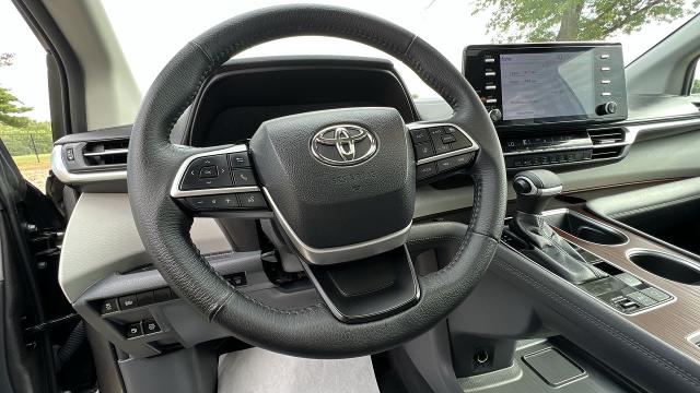 2022 Toyota Sienna Vehicle Photo in INDIANAPOLIS, IN 46227-0991