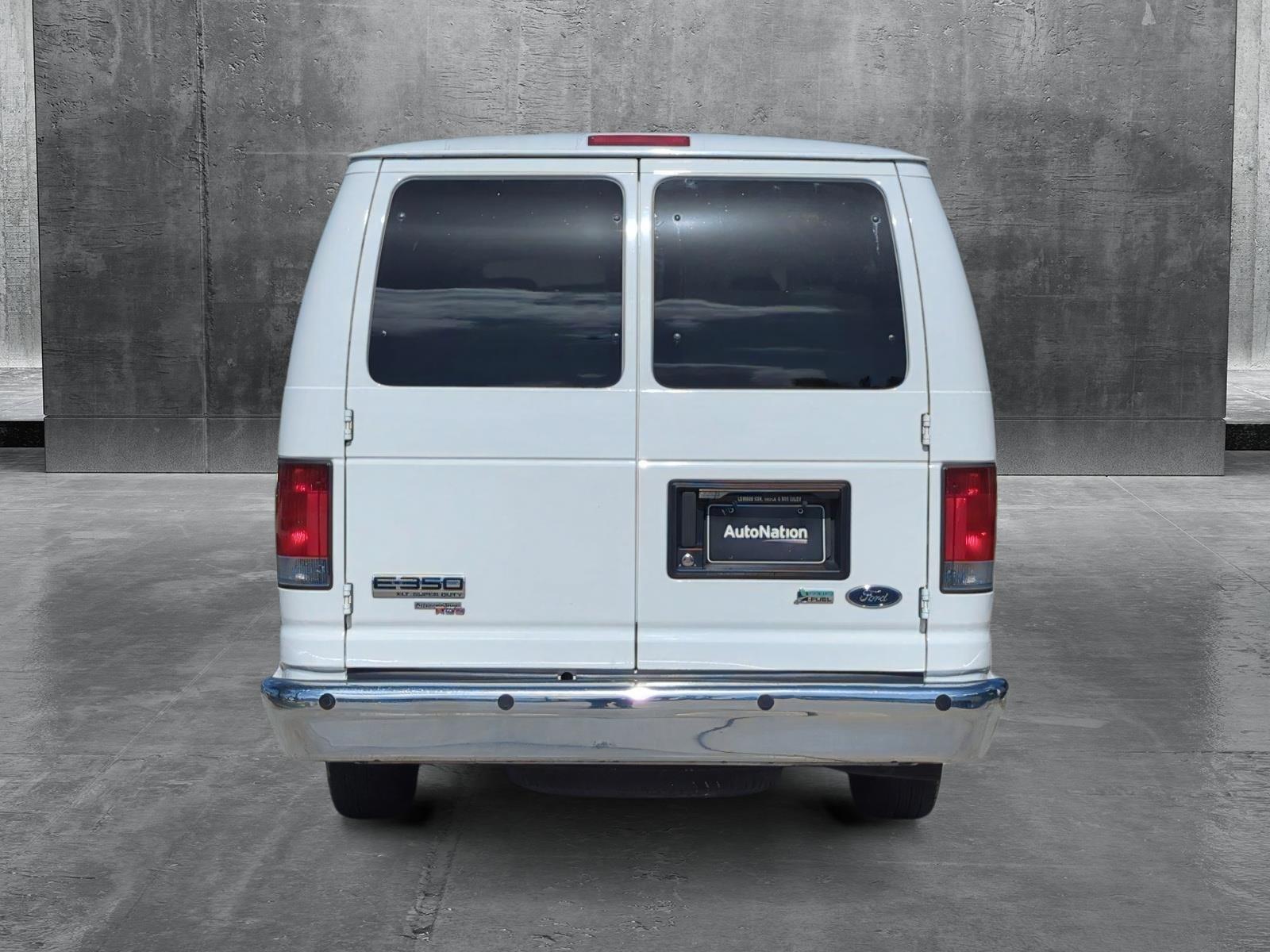 2013 Ford Econoline Wagon Vehicle Photo in Pembroke Pines, FL 33027