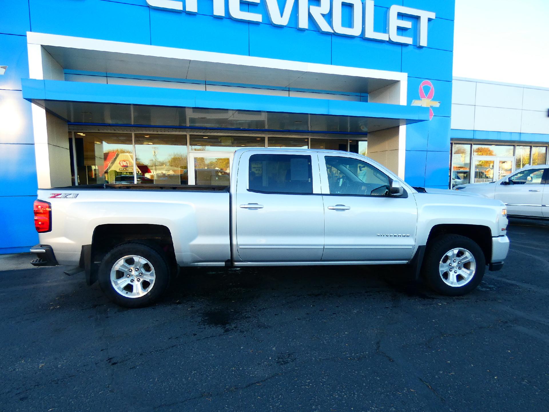 Used 2018 Chevrolet Silverado 1500 LT Z71 with VIN 1GCUKREC5JF102637 for sale in Jamestown, ND