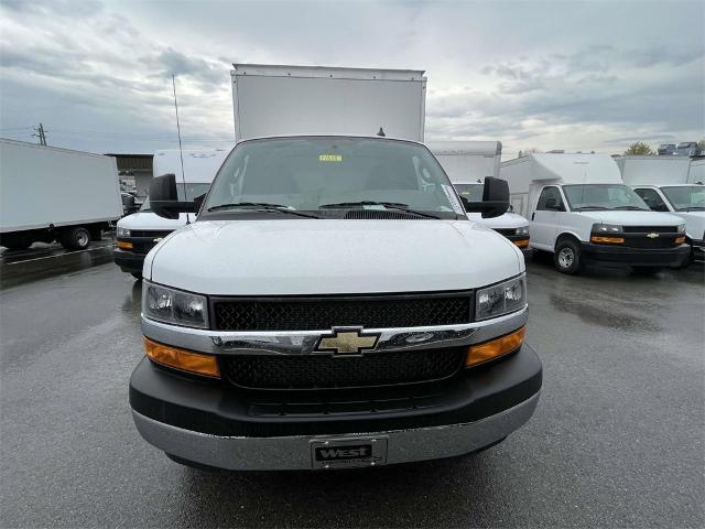 2023 Chevrolet Express Cutaway 3500 Vehicle Photo in ALCOA, TN 37701-3235