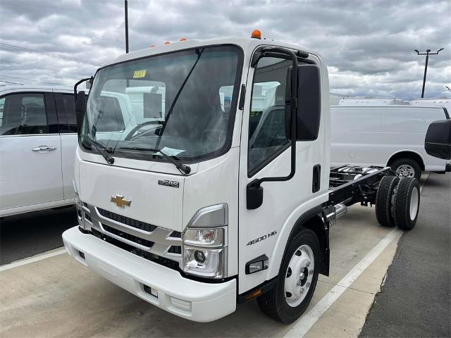 2024 Chevrolet Low Cab Forward 4500 Vehicle Photo in ALCOA, TN 37701-3235