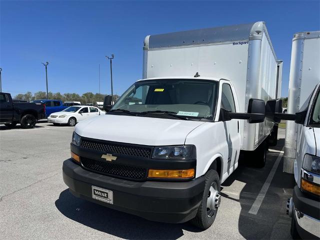 2023 Chevrolet Express Cutaway 4500 Vehicle Photo in ALCOA, TN 37701-3235