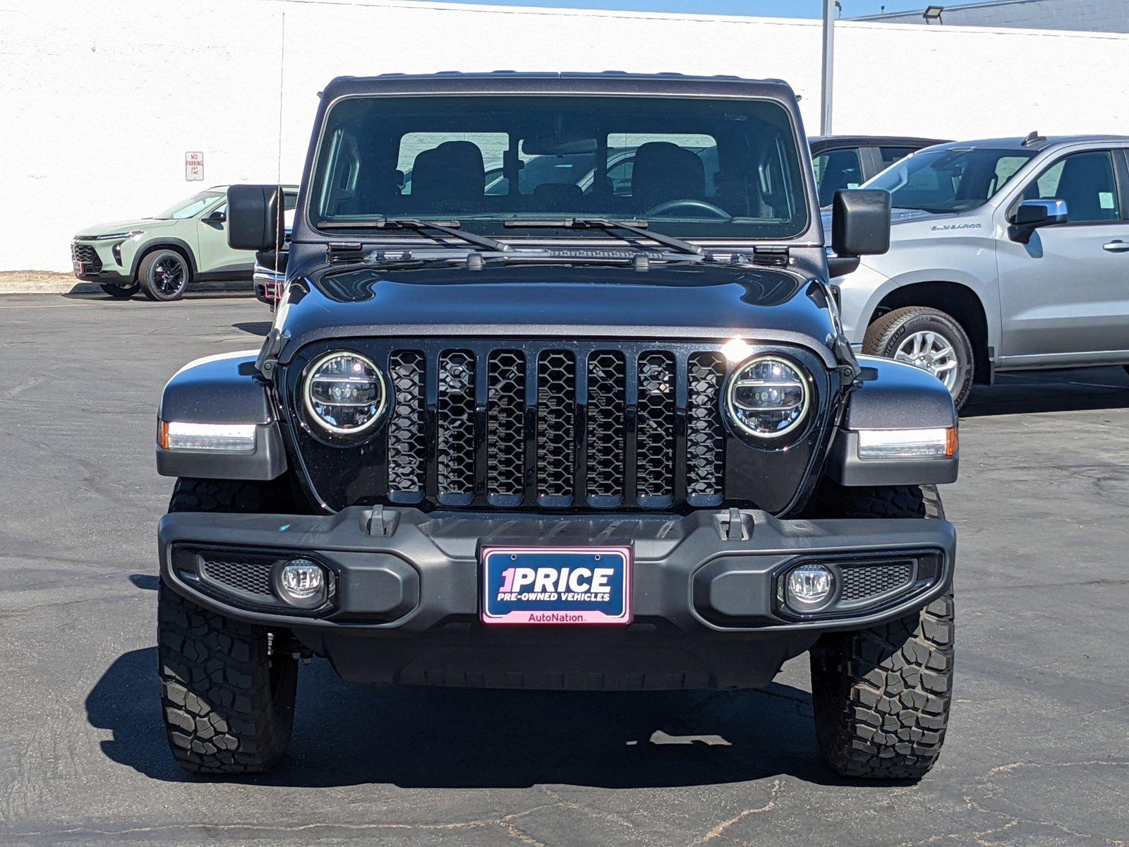 2022 Jeep Gladiator Vehicle Photo in VALENCIA, CA 91355-1705