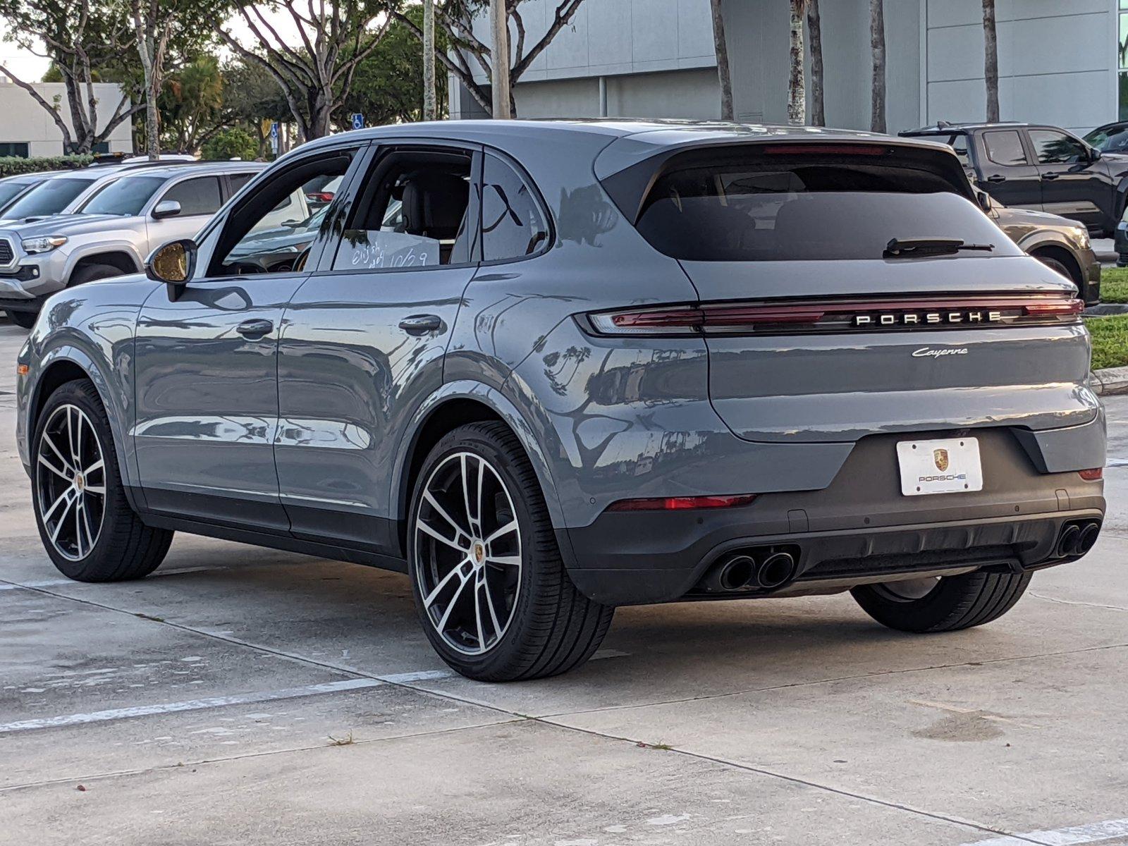 2024 Porsche Cayenne Vehicle Photo in Davie, FL 33331