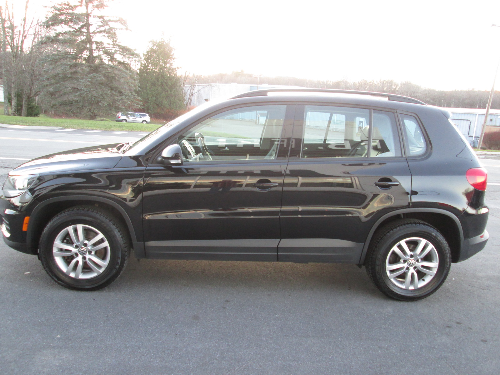 Used 2017 Volkswagen Tiguan Limited Base with VIN WVGBV7AX3HK022830 for sale in Vandling, PA